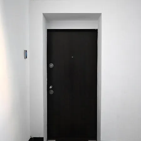 Apartment Rooster *